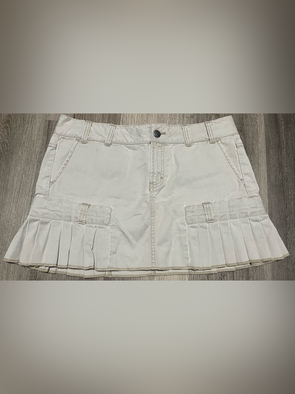 American Eagle Outfitters Cream Pleated-Hem Mini Skirt